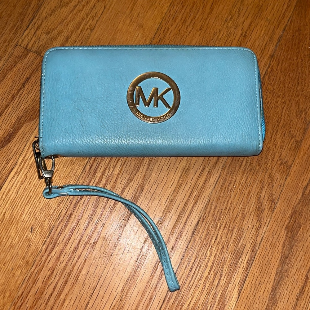 Micheal kors blue wrist wallet